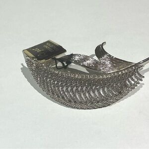 Vintage NWT Elegant Silver Tone Leaf Brooch from Roger Designer Collection